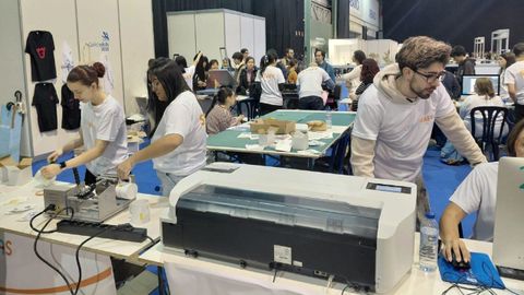 Los visitantes tambin pueden conocer los diferentes tipos de impresin de la mano del alumnado de artes grficas del Leixa