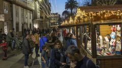 El mercadillo navide�o de la calle Carreira do Conde abre todos los d�as