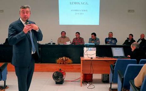 Jos� Manuel Rodr�guez, ayer durante la asamblea de socios de la cooperativa Lemos. 