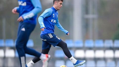 Álex Cardero desciende una categoría para jugar cedido en el Arenteiro