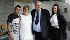 Esperanza y Antonio, acompa�ados de Iv�n y Noem�