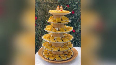 La atípica tarta se convirtió en una de las atracciones del enlace.
