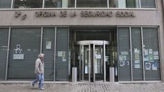 Edificio en el que se encuentra la oficina de la Seguridad Social en Santiago.