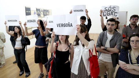 Protesta durante a inauguraci�n dunha exposici�n no CGAC