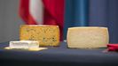 Muestra de quesos espa�oles para una cata a ciegas, durante la presentaci�n del World Cheese Awards en la sala Anfiteatros de la Feria Internacional de Muestras en Oviedo