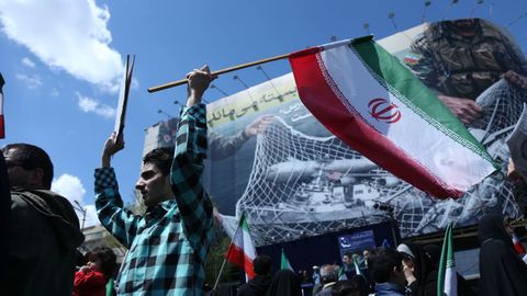 Manifestante a favor del r�gimen iran� en Teher�n.