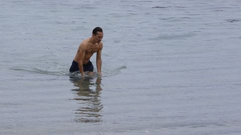 Empezando el a�o con un ba�o en Riazor 