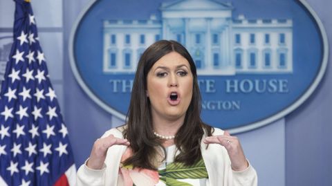 La vicesecretaria de prensa de la Casa Blanca, Sarah Huckabee Sander, ofreci� una rueda de prensa en Washington (DC, EE.UU.) y defendi� los mensajes que el presidente de los Estados Unidos, Donald Trump, public� en Twitter sobre el alcalde de Londres, Sadiq Khan