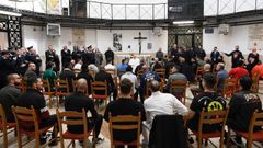 El papa Francisco durante su visita a la c�rcel Regina Coeli este Jueves Santo.