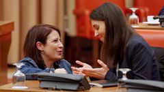 Las portavoces del PSOE, Adriana Lastra, y de Unidas Podemos, Irene Montero, este mi�rcoles, en la diputaci�n permanente del Congreso
