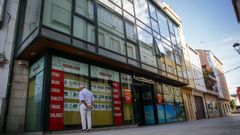 Un bloque destinado a oficinas a unos pasos de la plaza de O Curro de Noia est� a la venta por 250.000 euros.