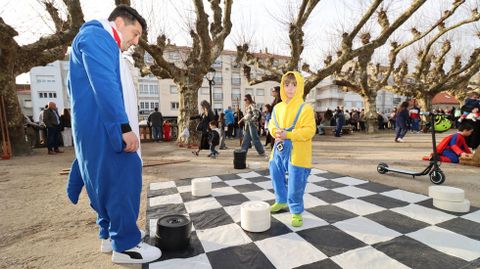 Desfile de disfraces y carrozas en Rianxo