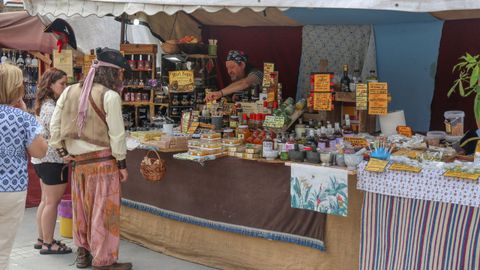 El Mercado Pirata, el viernes en el puerto de Ferrol, donde permanecerá hasta el domingo.