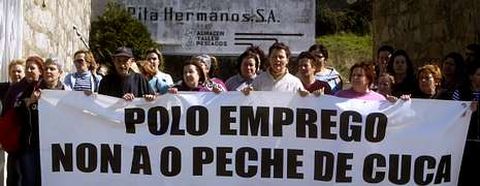 Las mujeres se manifestar�n a diario esta semana en Vilaxo�n y la pr�xima lo har�n ante la Delegaci�n de Pesca en Carril.