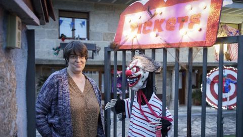 Mónica Fernández lleva siete años decorando su casa por Halloween