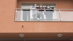 Martina, con su hijo y su suegra