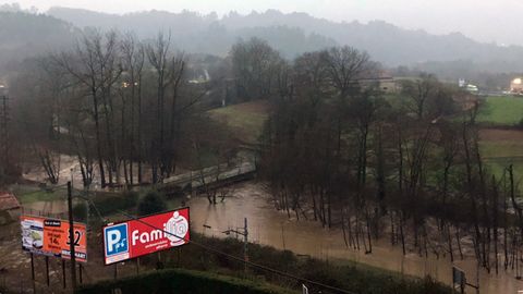 El Nora, desbordado a su paso por Siero