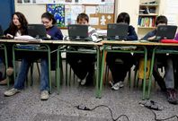 Un buen uso de las nuevas tecnolog�as puede, por contra, ayudar en la educaci�n. 