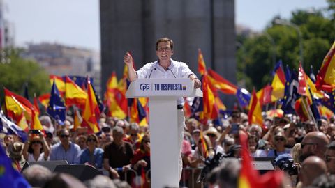 Almeida intervino durante la manifestacin convocada por el PP