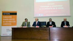 Julio Tasc�n, segundo por la izquierda, durante una presentaci�n