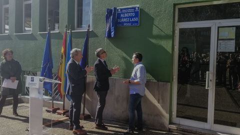 El alcalde ovetense Wenceslao L�pez, el atleta Alberto Su�rez y el concejal de deportes Fernando Villacampa