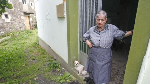 Domitila Rodr�guez Souto, en el verano del 2012 en su casa de Burg�s (Xermade), a la que hab�a vuelto poco antes