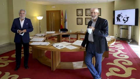 Siro Lpez (derecha), con el presidente del Parlamento gallego, Miguel ngel Santalices