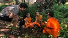 Pati�o, a la izquierda, durante el rodaje del largometraje �Samsara�.