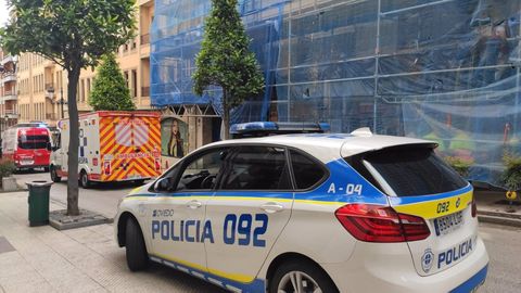 Un coche de la Polic�a en la Calle Quintana donde se produjo el incidente