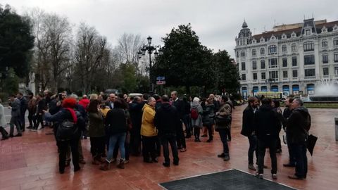 Diputados y trabajadores en el simulacro de incendio en la Junta General