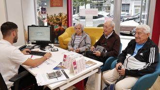 La agencia de viajes Nautalia de A Corua recibiendo a los primeros viajeros acreditados