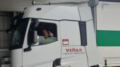 Alfonso L�pez, en su cami�n, tras una semana en la recorri� m�s de 2.400 kil�metros