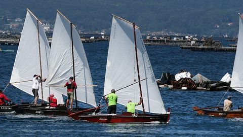 A dorna Jalerna en plena regata�navegando en popa coa vara de portar