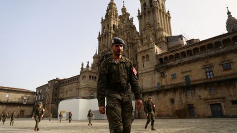 Despliegue de la Brilat por las calles de Santiago