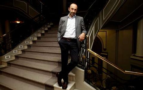 El vigu�s Manuel Manqui�a estuvo ayer en el Centro Cultural Novacaixagalicia.