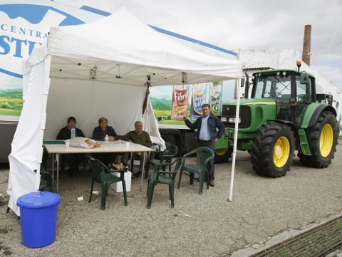 El Concello puso a disposici�n de los ganaderos una carpa en Larsa.