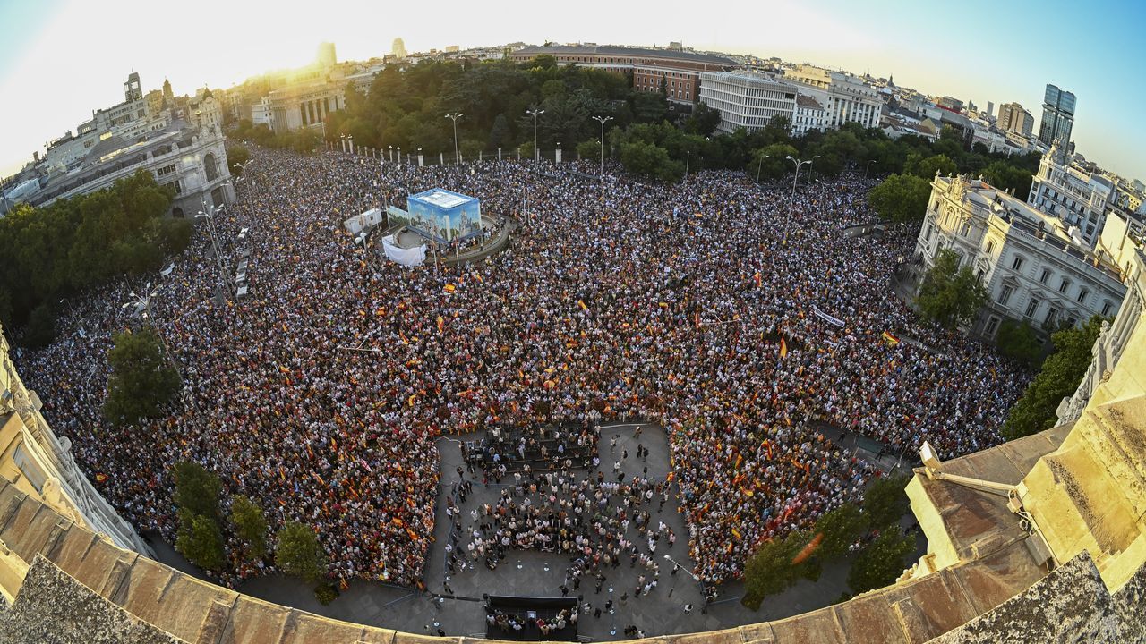 Clamor en toda España en solidaridad con Ceuta y en contra de la gestión de Sánchez