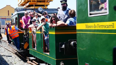 Los viajeros recorrieron las instalaciones del museo ferroviario monfortino