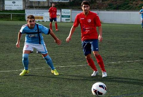 Anxo, a la derecha, sustituy� a su hermano, Iago, que se lesion� en el minuto 21. 