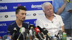 Julian Alaphilippe con Patrick Lefevere.El ciclista Julian Alaphilippe con Patrick Lefevere, director del UCI WorldTeam Soudal Quick-Step
