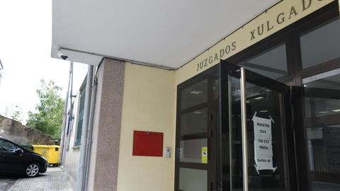 Entrada a los juzgados de Viveiro