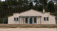 Recreaci�n con IA de casa de ba�os en la playa de Samil para Jos�, hermano de Antonio Palacios, que fue concebida en 1929. La imagen forma parte del documental A Pontevedra de Antonio Palacios, de la productora Arraianos y direcci�n del proyecto de Aser �lvarez