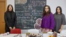 A la izquierda, Fátima Pérez, directora de ABAC. En el centro, María Blanco, psicóloga experta en trastornos de la conducta alimentaria (TCA), y al lado, su compañera Mariana Pla, también psicóloga.