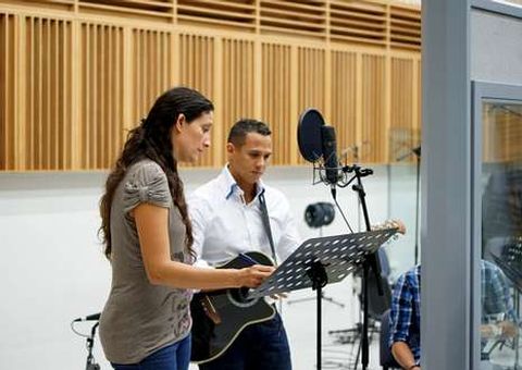 Rosa Cedr�n y Carlos Li durante la grabaci�n del disco