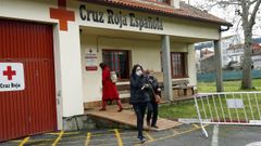 Realizaci�n de test de ant�genos en el local de la Cruz Roja de Noia, uno de los puntos que deja de funcionar hoy