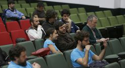 <span lang= es-es >El futuro de Santa Cruz, a debate</span>. Santa Cruz Aberta ao Mar celebr� ayer en el INEF, en Bastiagueiro, un debate sobre el futuro de la localidad con expertos en medio ambiente, patrimonio y urbanismo. 