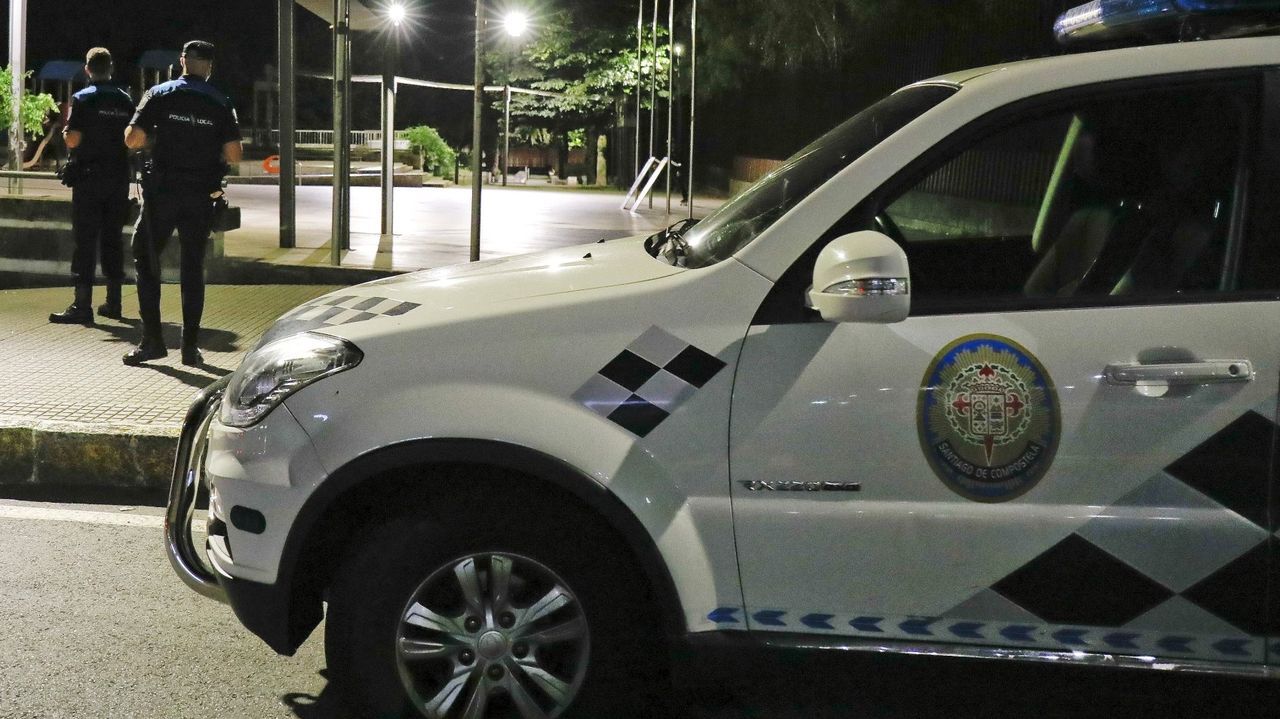 Un conductor que se subió a la acera en Santiago acaba denunciado por ...