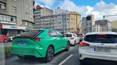 Un veh�culo de transporte con conductor, por las calles de A Coru�a