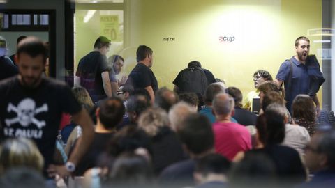 Miembros de la CUP, en una imagen de archivo previa a la reuni�n del Consejo Pol�tico y el Grupo de Acci�n Parlamentaria del partido.