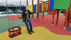 Gonzalo P�rez J�come, alcalde de Ourense, visitas las obras del nuevo parque infantil de Vilar de Astr�s
